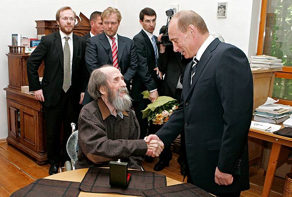 18. Stalin_Solzhenitsyn_e_Putin.jpg