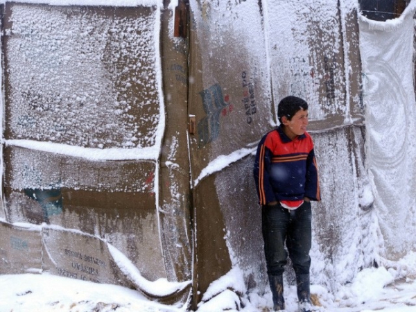 24. Syrie, dans les décombres, où des enfants  meurent de froid.jpg