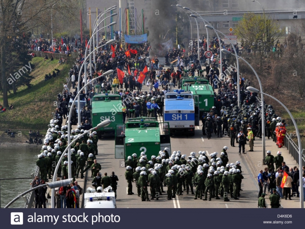 66. french-anti-nato-demonstrators-block-the-europa-bridge-during-the-D4K6D6.jpg