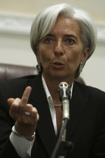 17. Lagarde doigt d'honneur.jpg