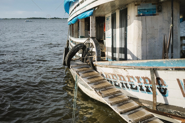1. Taxi Boat sur l'Amazone au Brésil.jpg