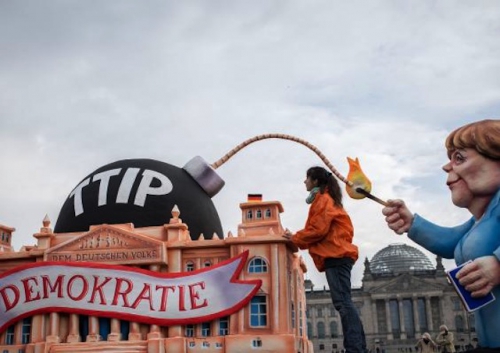 13. TTIP Merkel.jpg