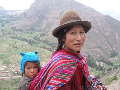 019. Quechuawomanandchild.jpg