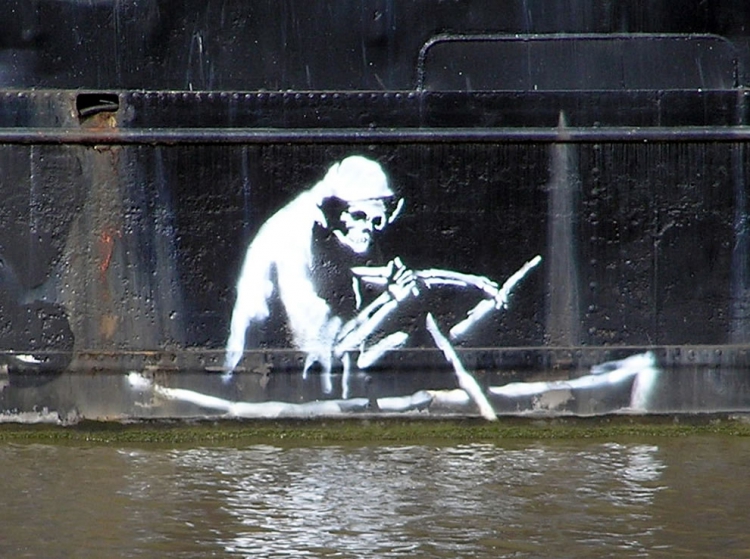 1. BLOG DEUX NAISSANCES art-work-by-Banksy-on-the-Thekla-Social-entertainment-boat-central-Bristol-England.jpg
