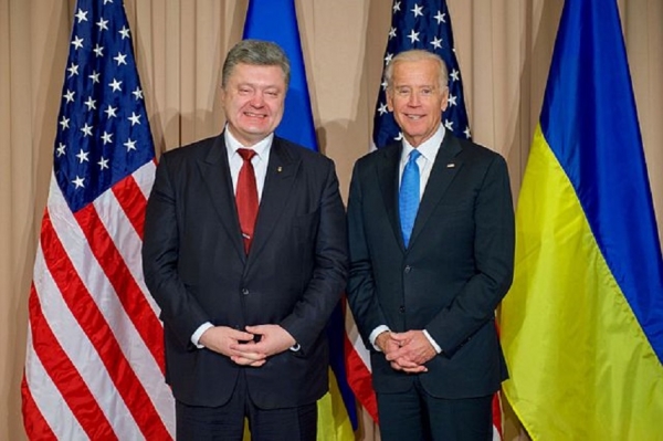 8. Poroshenko_Before_Their_Bilateral_Meeting_in_Davos_24480991176.jpg