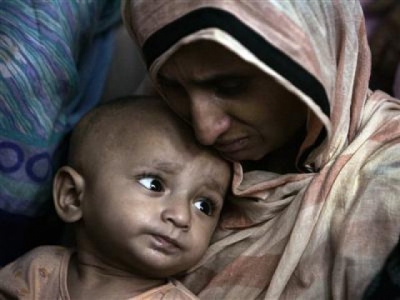 011.  mère et enfant Pakistan.jpg