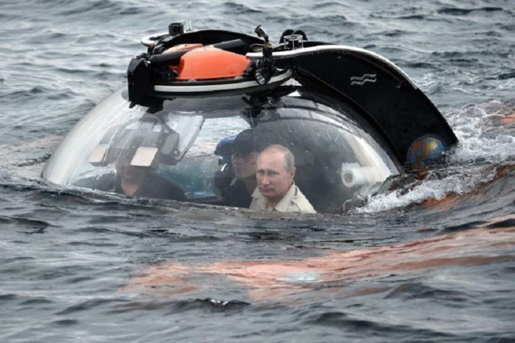 1. Putin in submarine 2.JPG