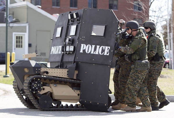 3. the-aclu-released-a-terrifying-report-on-all-the-military-weapons-us-cops-have.jpg