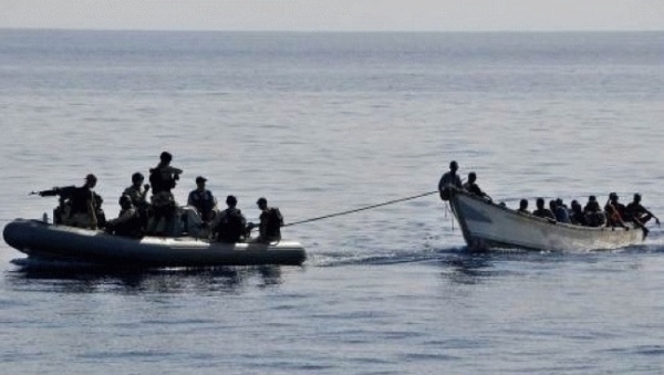 23 - Sauvetage d'immigrés clandestins en méditerranée (Marine Nationale).jpg