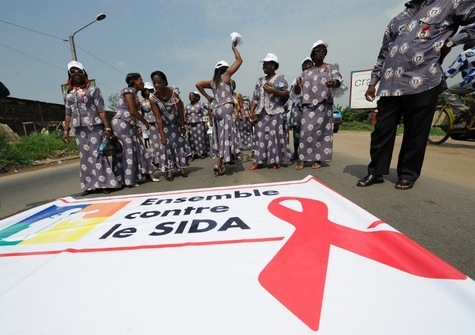 13 - Car bien sûr, il y a aussi le sida - Les-femmes-fers-de-lance-de-la-lutte-contre-le-sida_article_main.jpg