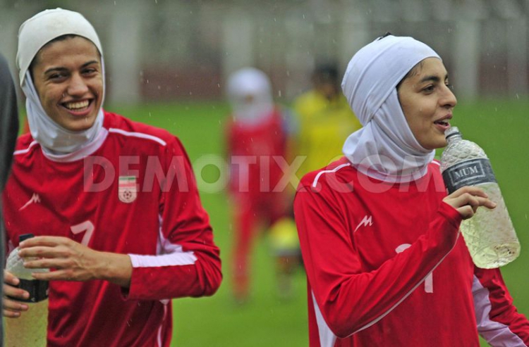 7. 1369407422-drizzling-brings-respite-for-irans-women-footballers_2082091.jpg